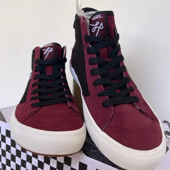Vans WMNS The Lizzie Port/Black
VN0A4BX102Y
Sneakers - Picture 6 of 16
